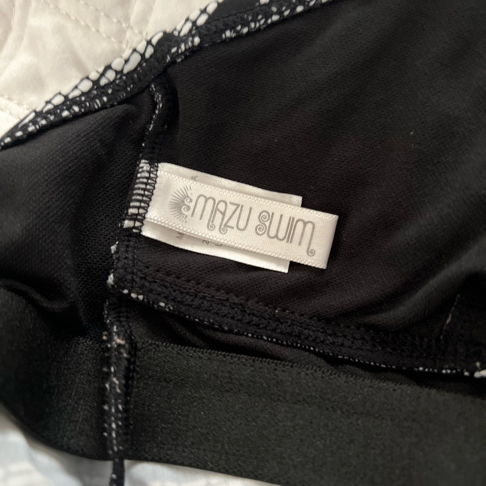Mazu Swim tankini top black and white halter style size 22W